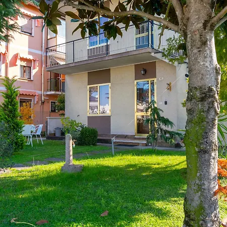 Casa Sbrindoli Apartment *